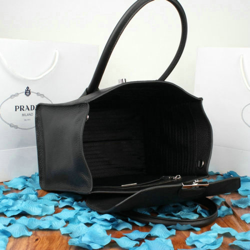 2014 Prada calfskin flap bag BN2665 black - Click Image to Close